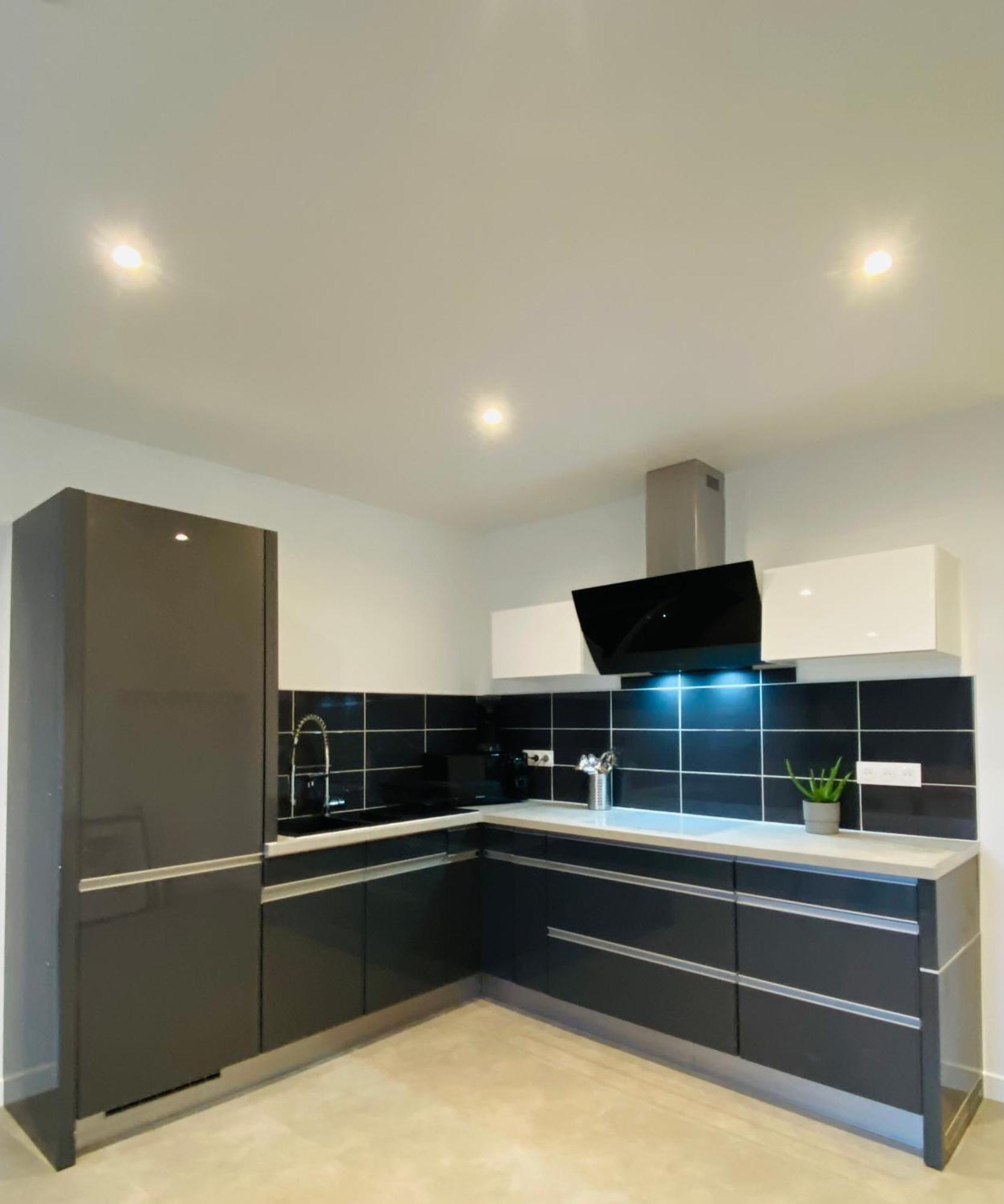 The Share House Apartment Tille Bagian luar foto