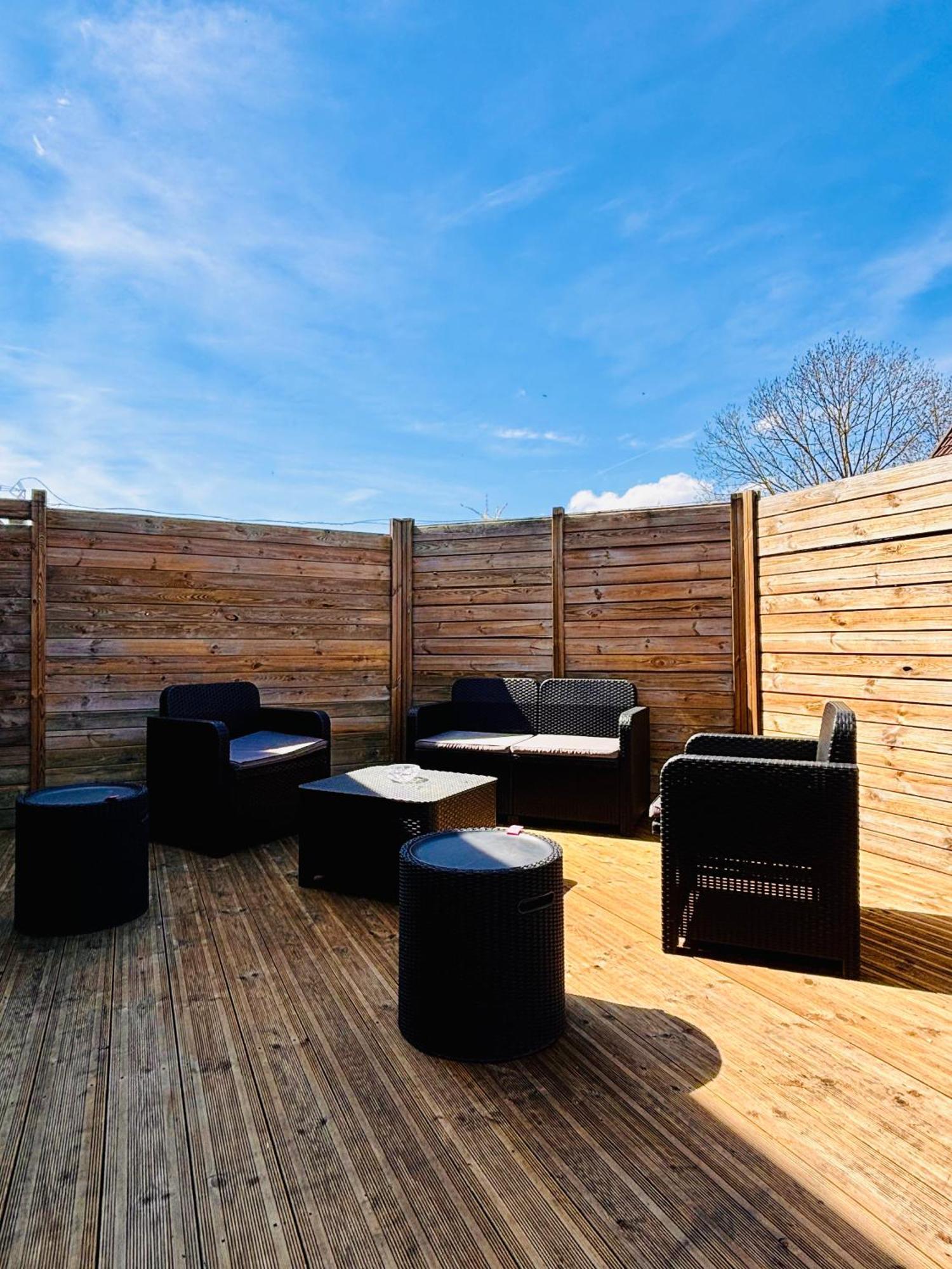 The Share House Apartment Tille Bagian luar foto